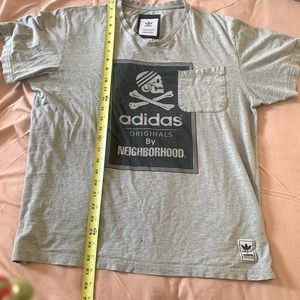 ADIDAS X NEIGHBORHOOD GRAPHIC V NECK men’s TEE
Men’s MEDIUM